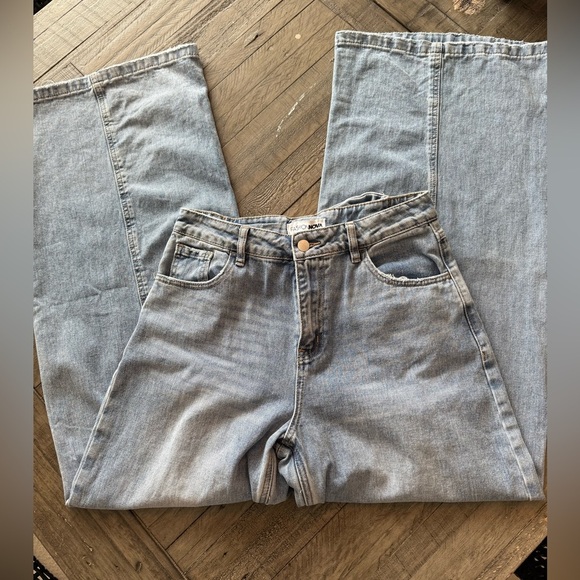 BNWT Fashion Nova “Brianca” Bow Backside Wide Leg Jeans , size 7. - Picture 3 of 13